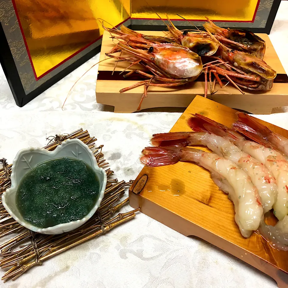 Snapdishの料理写真:牡丹海老🦐刺身＊たまご＊殻焼き🦐|henryさん