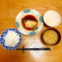 Snapdishの料理写真:定食:ぶりの照り焼き|HaLmiさん