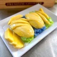 Snapdishの料理写真:Mango with sticky rice|Khunyaさん