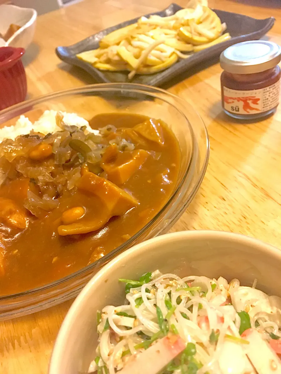 Snapdishの料理写真:筍とお豆のカレー🍛と豆苗と蒲鉾の春雨サラダと筍のごま油＆紹興酒炒め〜激辛スーマーラージャンを添えて。|さくたえさん