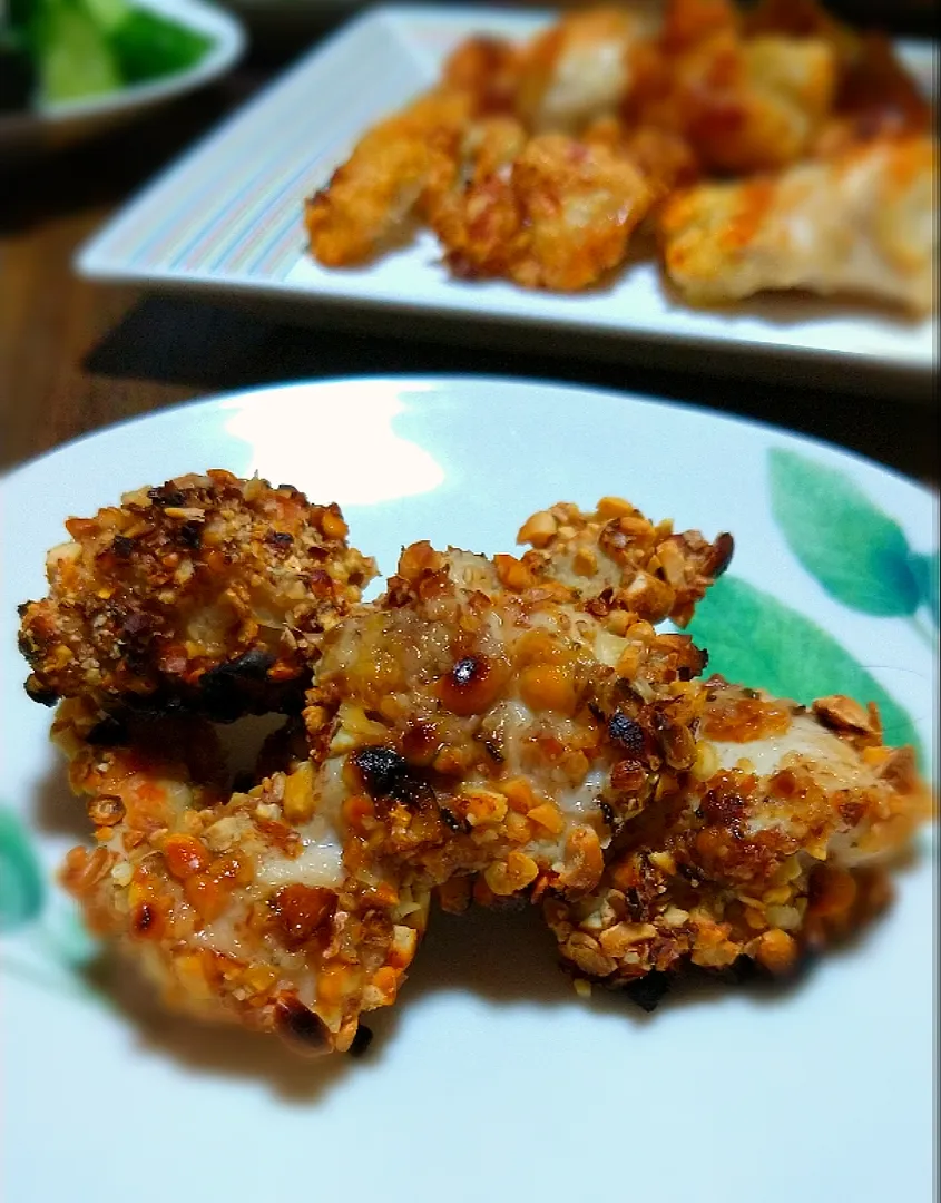 家族は唐揚げ食べたい、でも自分は揚げ物控えたいのでかわり衣つけて焼きました|ぴっぴさん