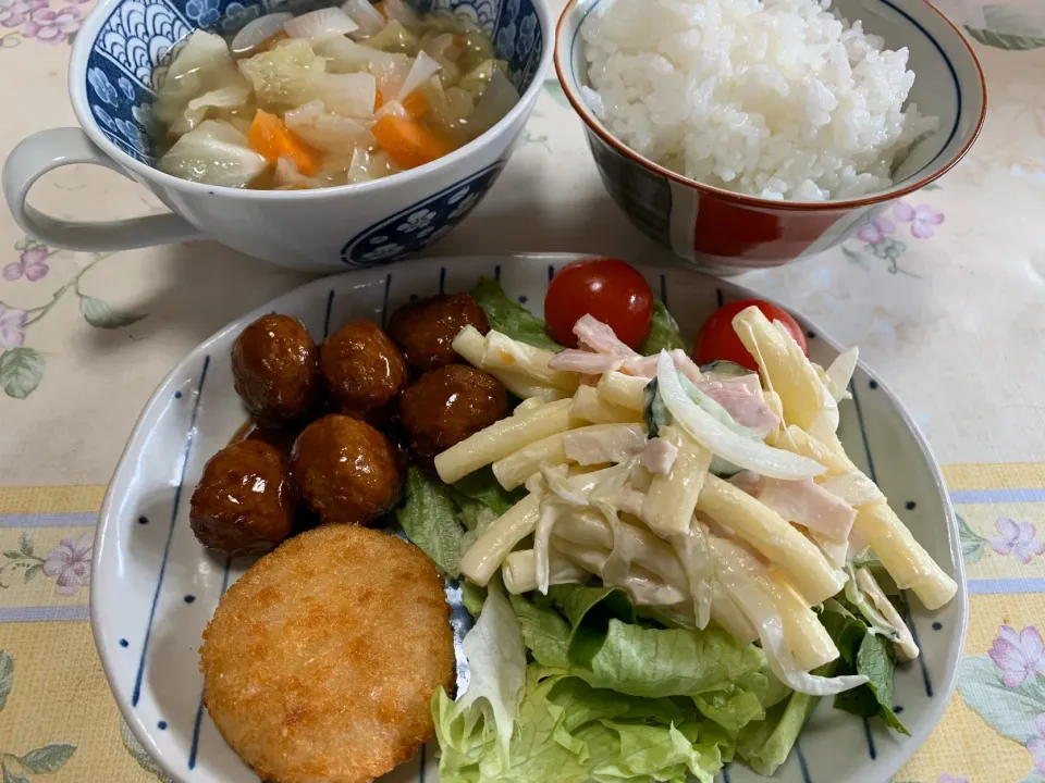 朝ごはん、野菜スープ、ミートボール、マカロニサラダ|Isimura Hidekiさん