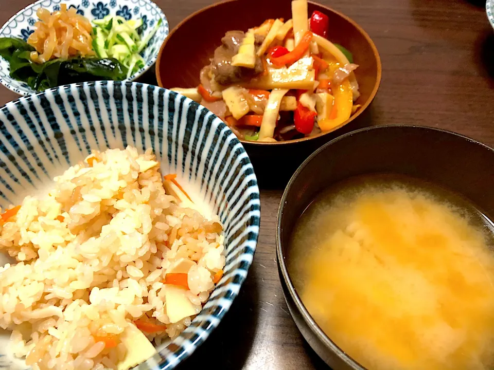 筍ご飯、筍のお味噌汁、青椒肉絲、クラゲとワカメときゅうりの冷菜|きむらゆりかさん