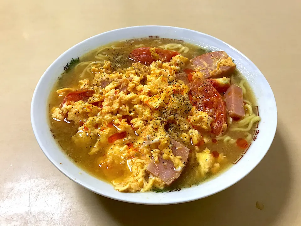 Snapdishの料理写真:マルちゃん生麺味噌味トマト玉子ハム|マハロ菊池さん