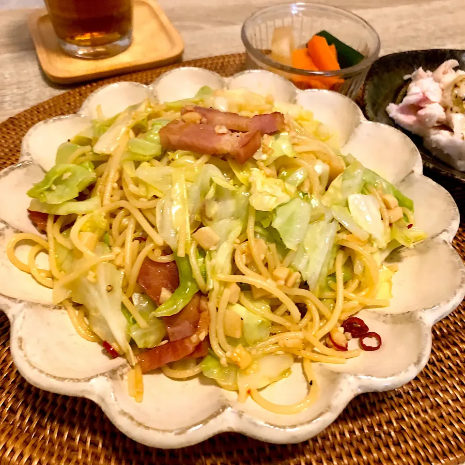 キャベツとベーコンのペペロンチーノのお昼ごはん|ゆかｕさん