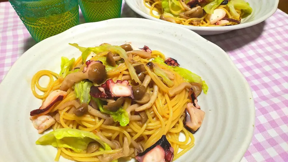 春キャベツとタコ🐙の醤油ペッパーパスタ🍴|オレンジチョコさん