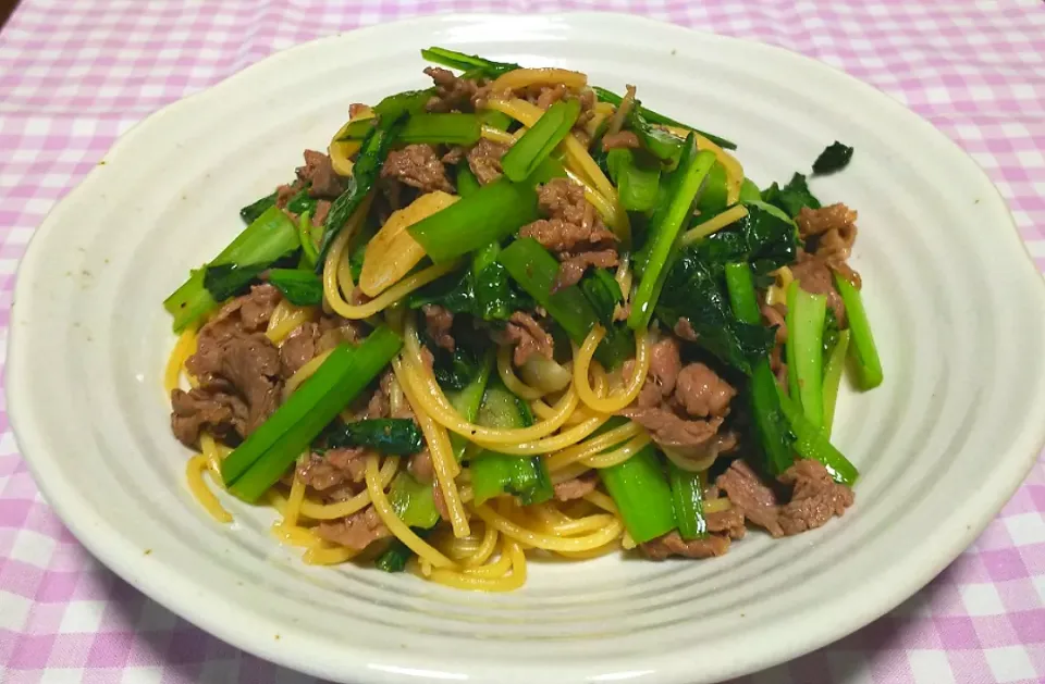 牛肉と小松菜の和風パスタ🍴|オレンジチョコさん