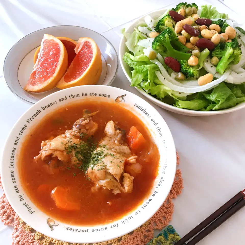 チキンのトマト煮込み🍅 サラダ|mayuさん