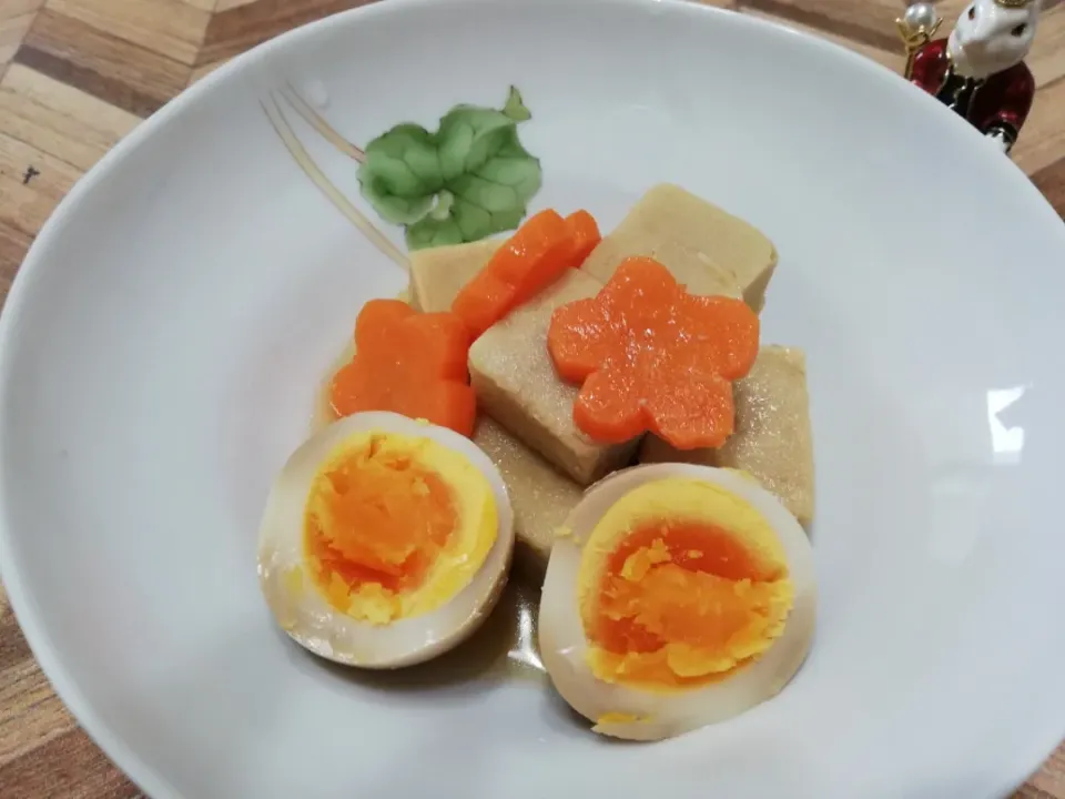 5/5
きのうの手羽元大根のおつゆで炊いた高野豆腐😋|たえさん