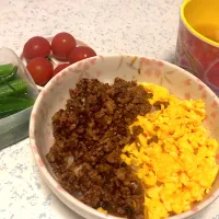 作り置きそぼろ丼٩( ᐛ )و|ころさん