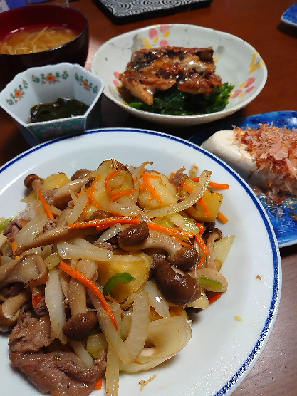 牛肉野菜炒め
ほうれん草とサンマ蒲焼缶
男前豆腐
もずく酢|ぱやさん