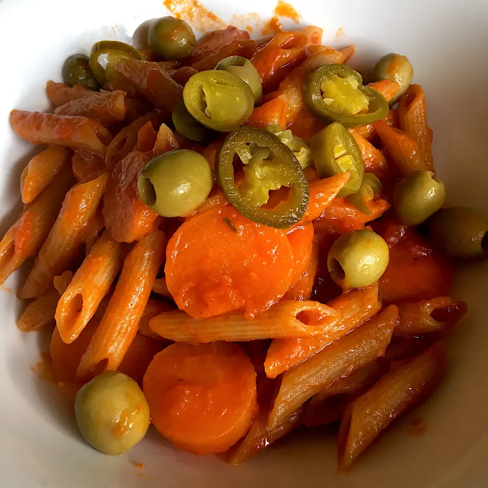 Lockdown pasta w/ olives & carrots|Nick Hiderさん