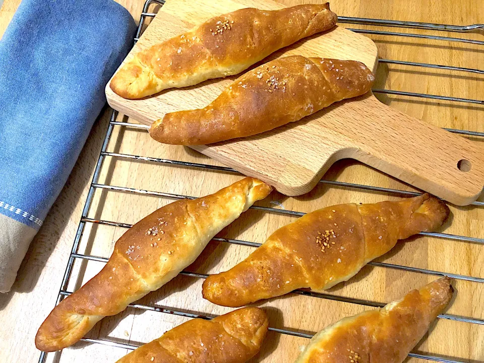 粉活中〜初の塩パン🥐豆乳で。|mashaさん