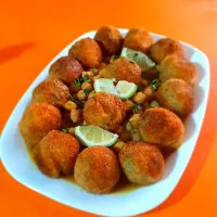 potato balls with cheese and chickpeas sauce|Amina Maaさん