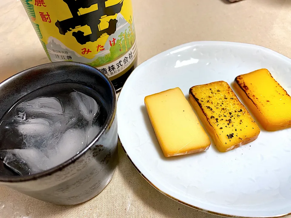 Snapdishの料理写真:博多　屋台DON!からお取り寄せしたスモークチーズ|Kouji  Kobayashiさん