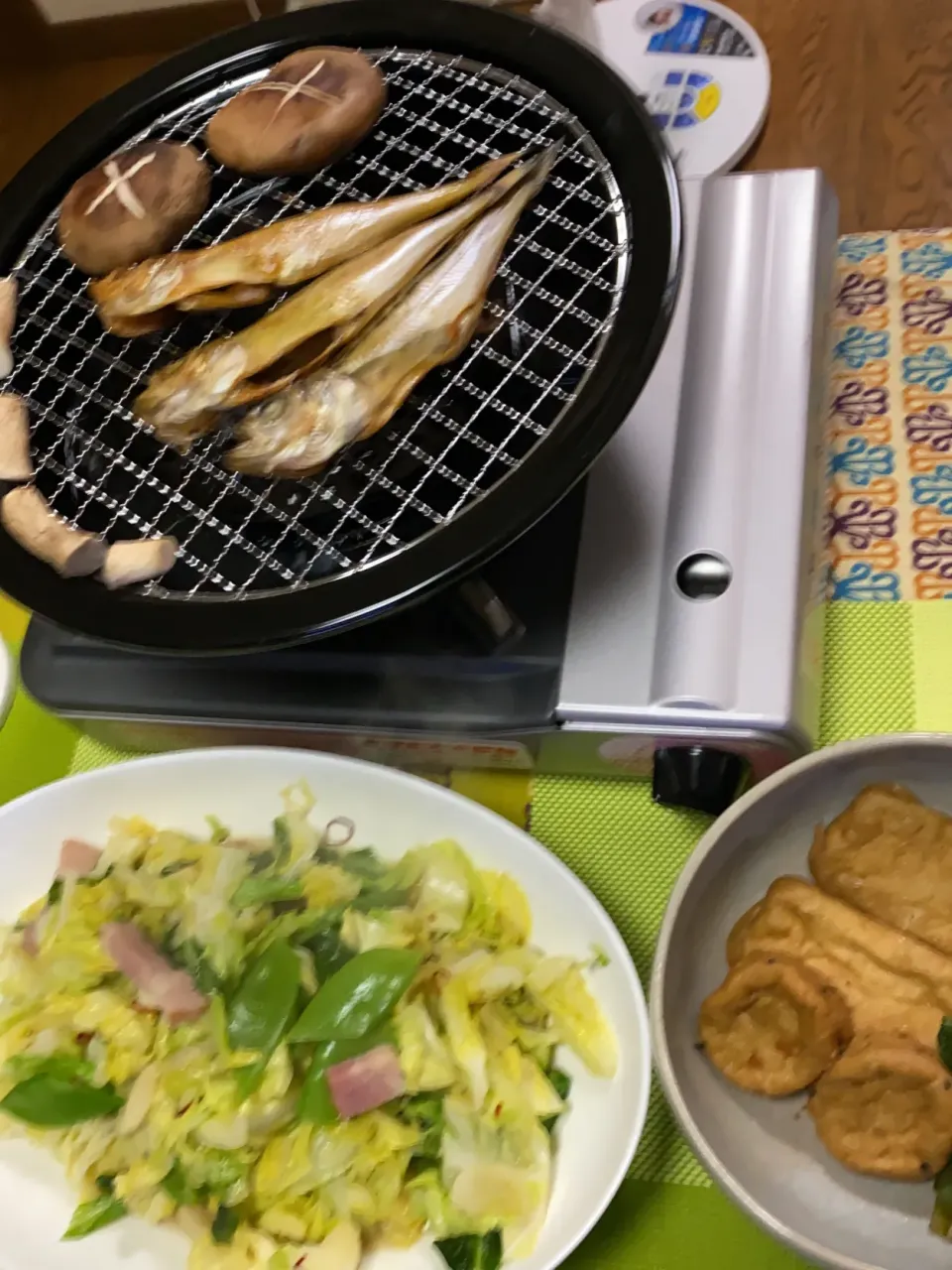 はたはた焼き、しいたけ焼き、春キャベツのペペロンチーノ風炒め、がんもとき・厚揚げ・小松菜の煮浸し|peanutsさん