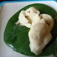 Snapdishの料理写真:almond icecream on a leaf|nee1234さん