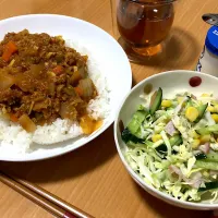 Snapdishの料理写真:✿ドライカレー
✿フレンチサラダ|miya( ¨̮ )さん