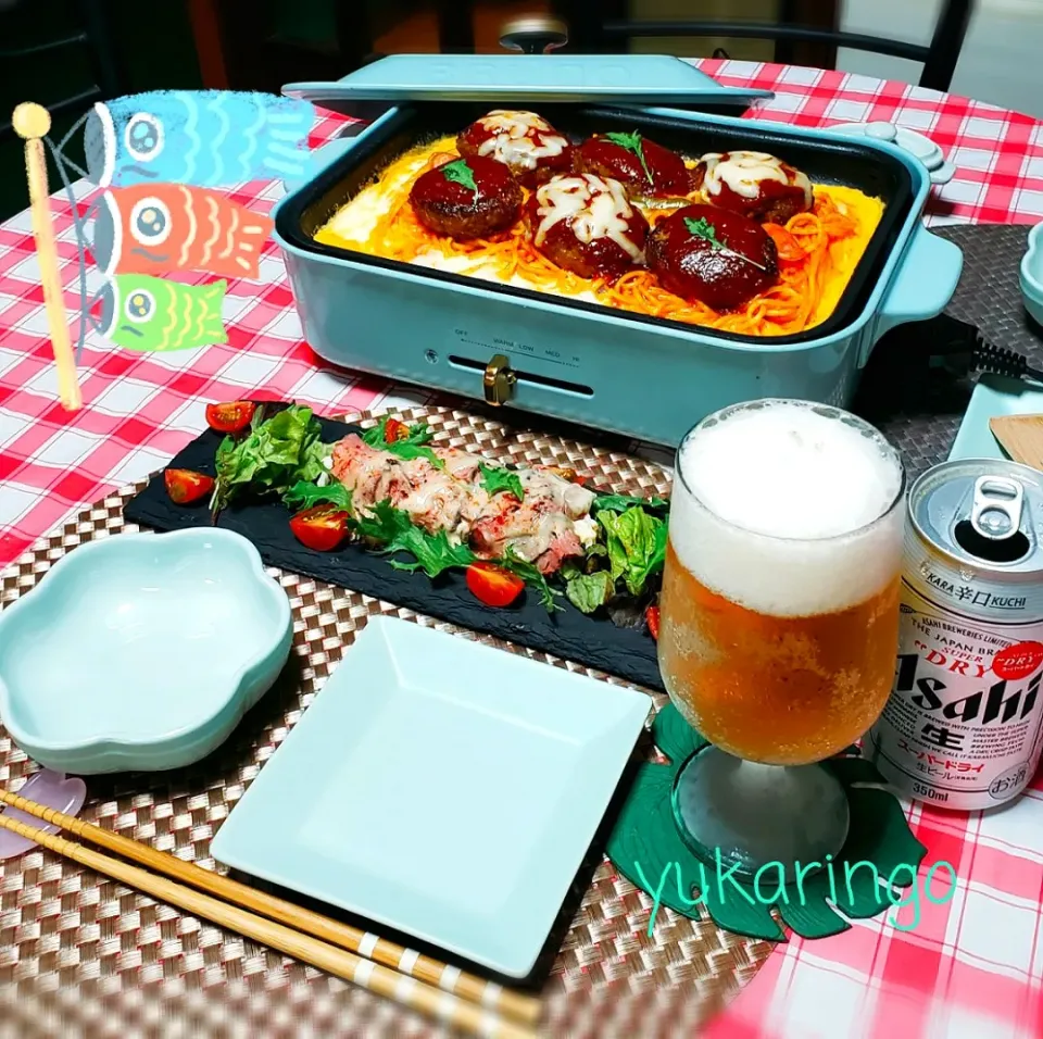 Snapdishの料理写真:こどもの日の晩ごはん🎏

🍀鉄板ナポリタンハンバーグ
🍀ポテトサラダのローストビーフ巻き|yukaringoさん