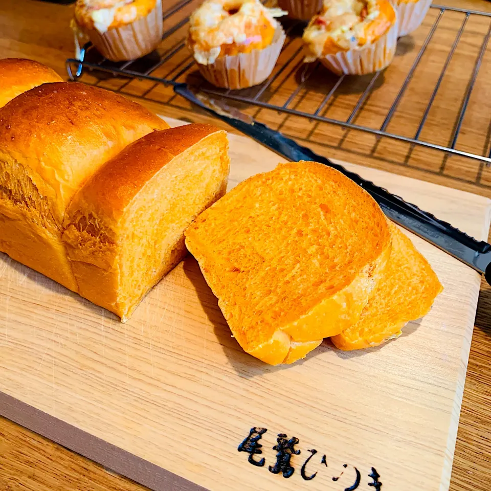 トマト生地の食パン🍅🍞|いちごさん