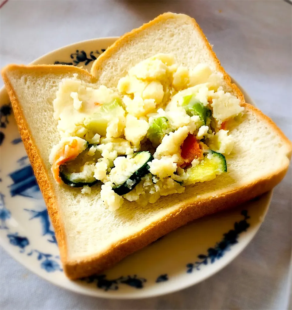 Snapdishの料理写真:ひのもさんの料理 ホクホク素朴なポテトサラダ|かえたんさん