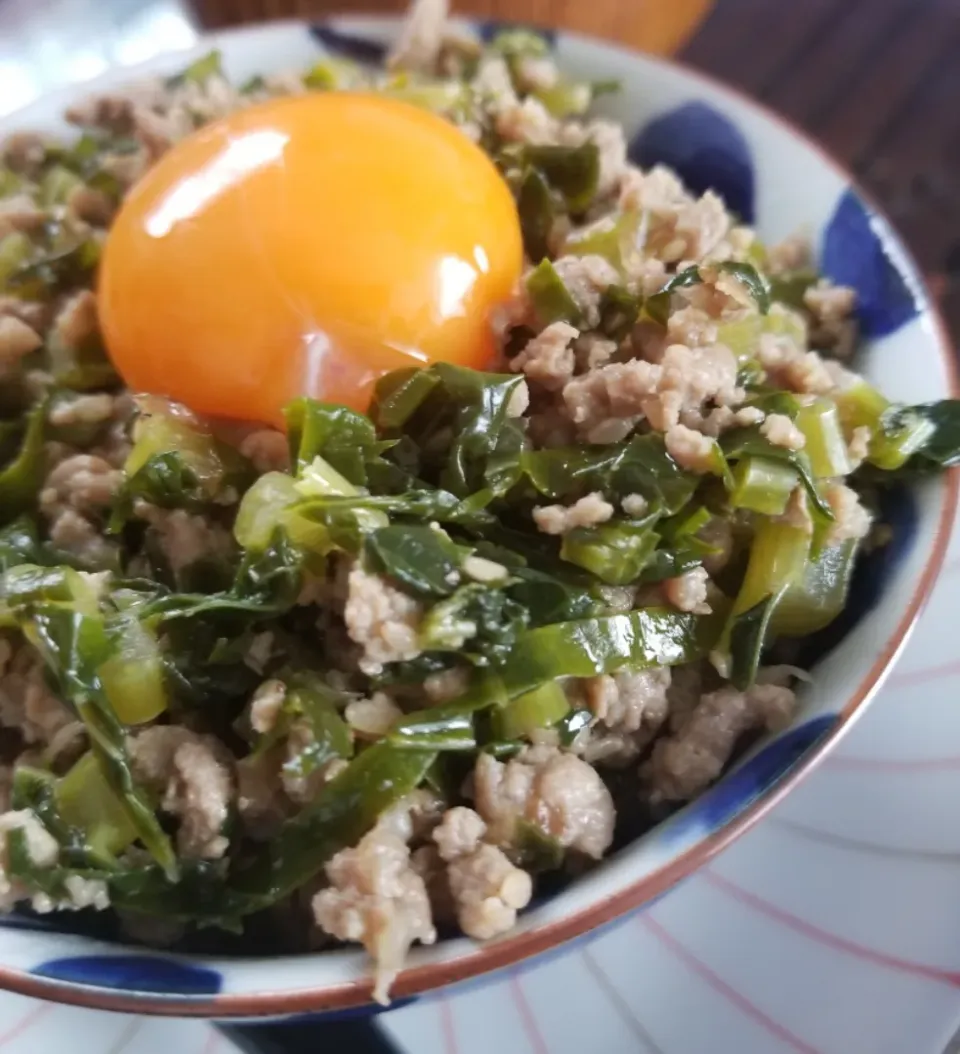 今日の朝ごはん♪(o^O^o)
昨日の夜に仕込んでました。
大根の葉と豚挽肉のふりかけの
黄みのせ♪|dai.noriさん