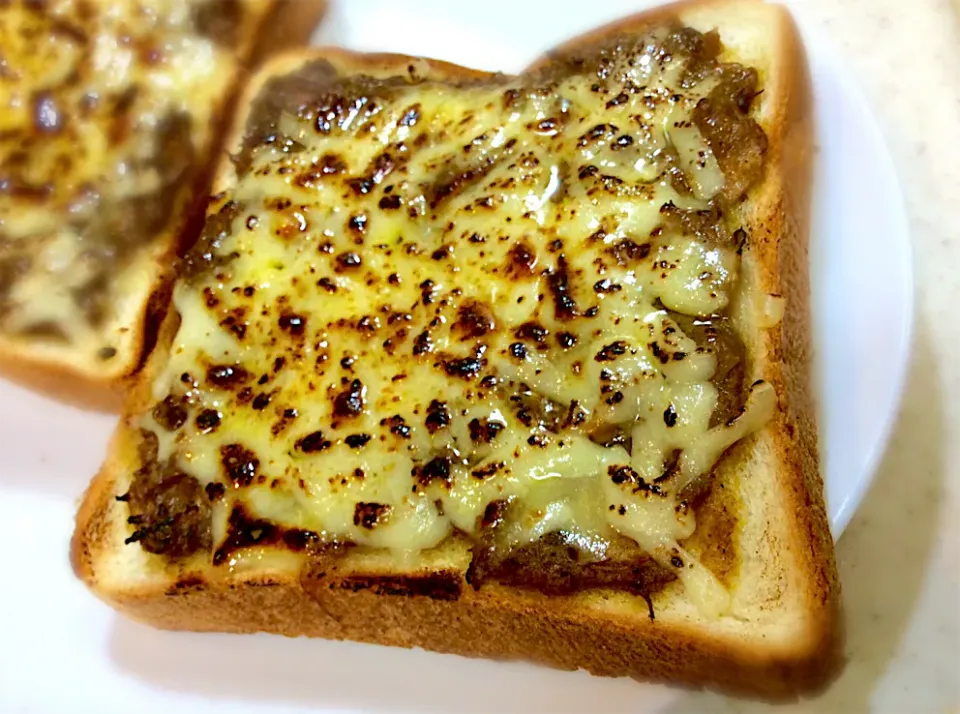 ４日目のカレーは、チーズを乗っけて焼きカレーパン🍞で！^_^|Takeshi  Nagakiさん