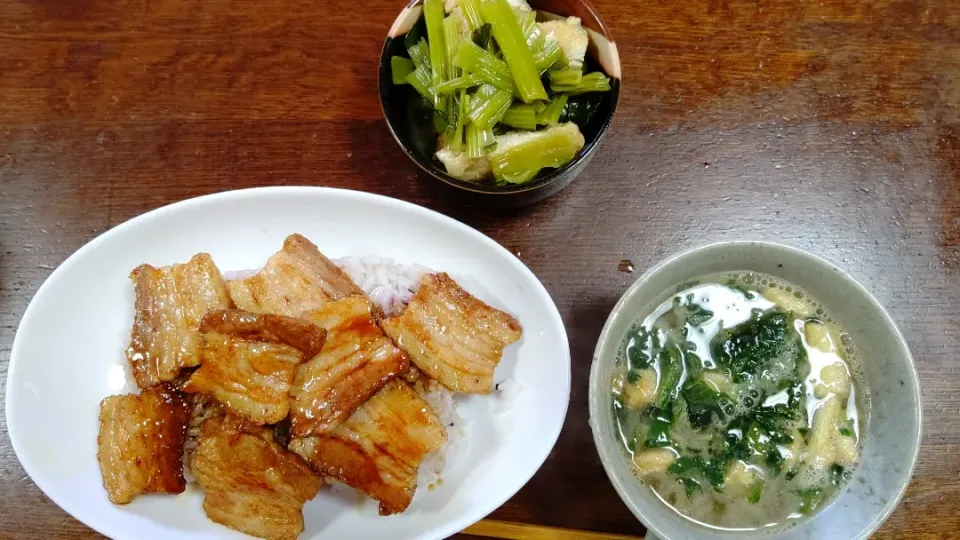 Snapdishの料理写真:焼豚丼|アクちゃんさん