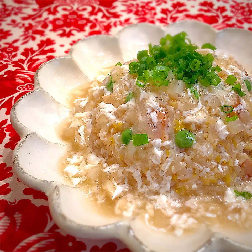 昨夜の炊飯器チャーハンの残りでリメイク🌀🌀あんかけチャーハン🌀🌀材料はネギとケーキ作りで余った卵白だけ　　　　( ˘ ³˘)♥|AXさん