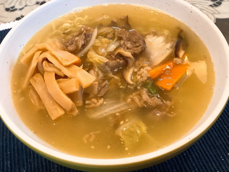 Snapdishの料理写真:ヤクルトラーメン🍜アレンジ😋|アライさんさん