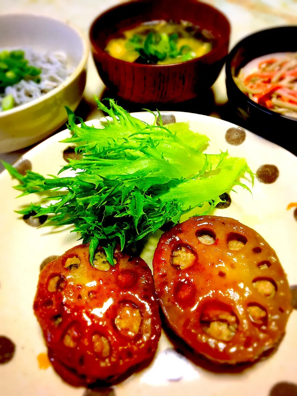 Snapdishの料理写真:蓮根の鶏肉と大葉のはさみ揚げ😋🍴|yukiさん