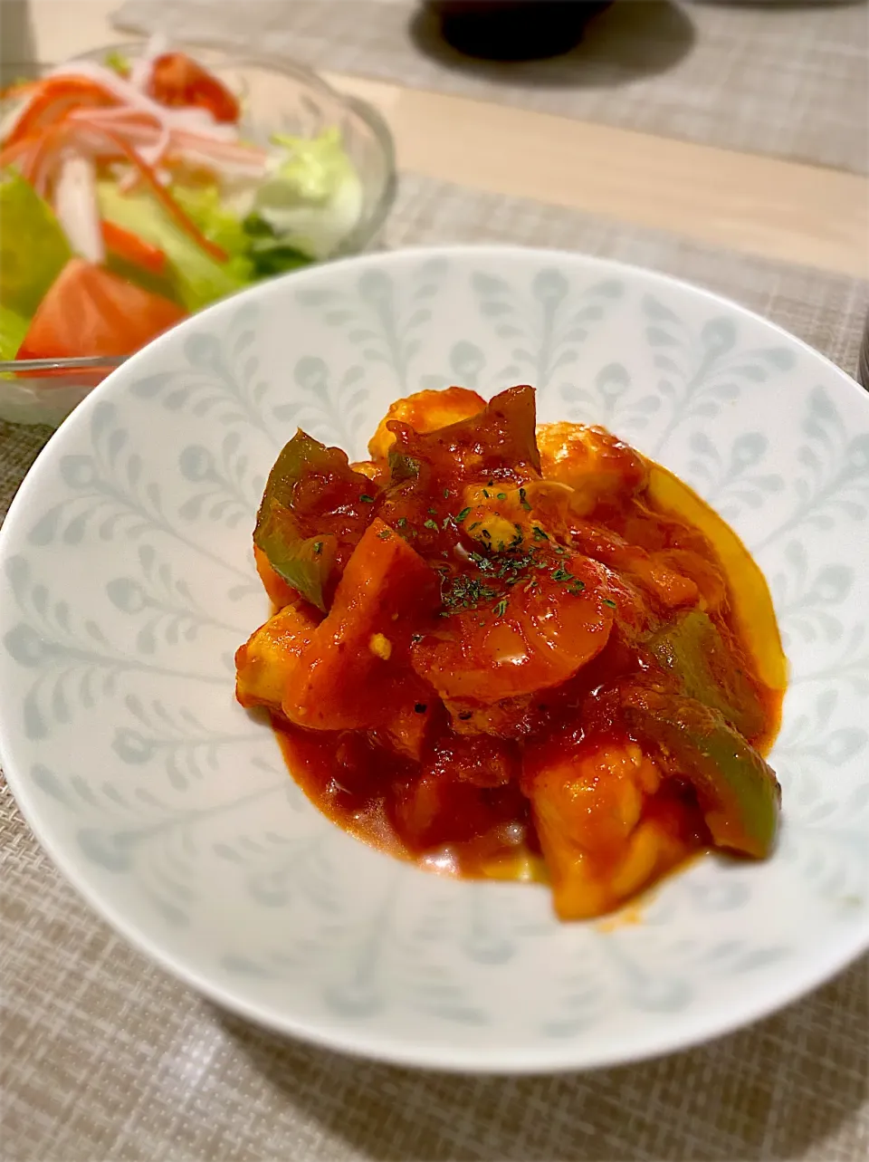 鶏肉といろどり野菜のトマト煮|ぽんたさん