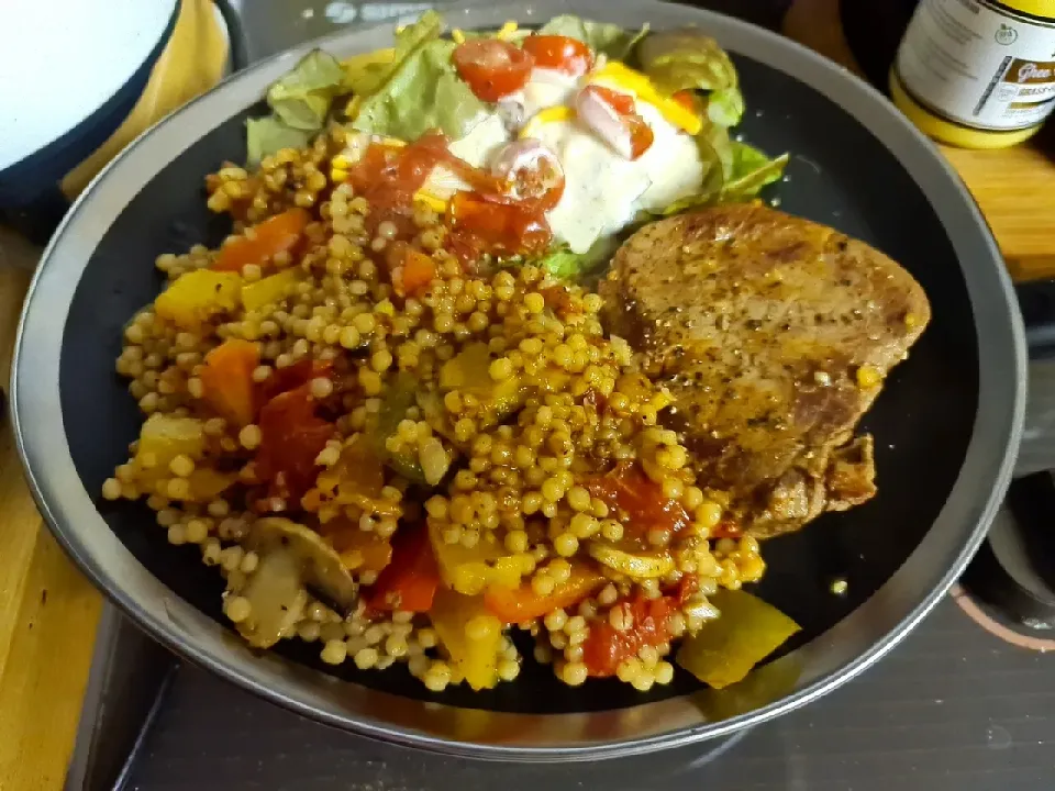 Scotch filet seasonal vegetable couscous fresh grown salad|Linda Kohlenさん