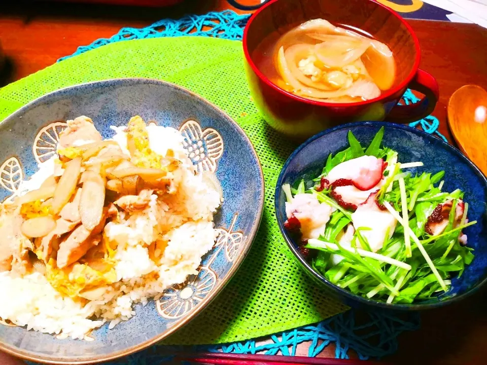 親子丼、たこと水菜のサラダ、玉ねぎまスープ|riy_chamさん