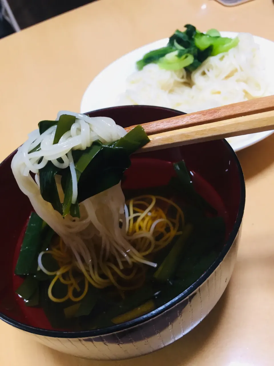 単身赴任中の男飯(ニラソーメン)|おおもりの星さん