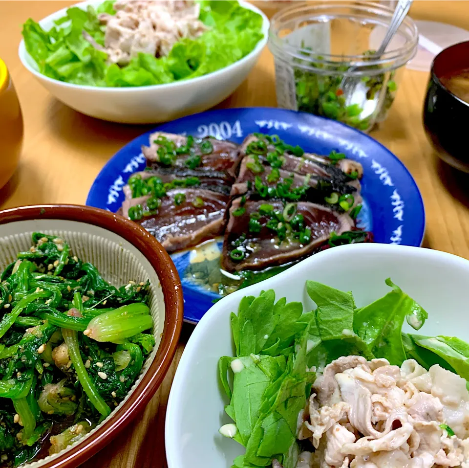 豚しゃぶサラダなど。葉物野菜メインな晩ご飯。|もじゅさん