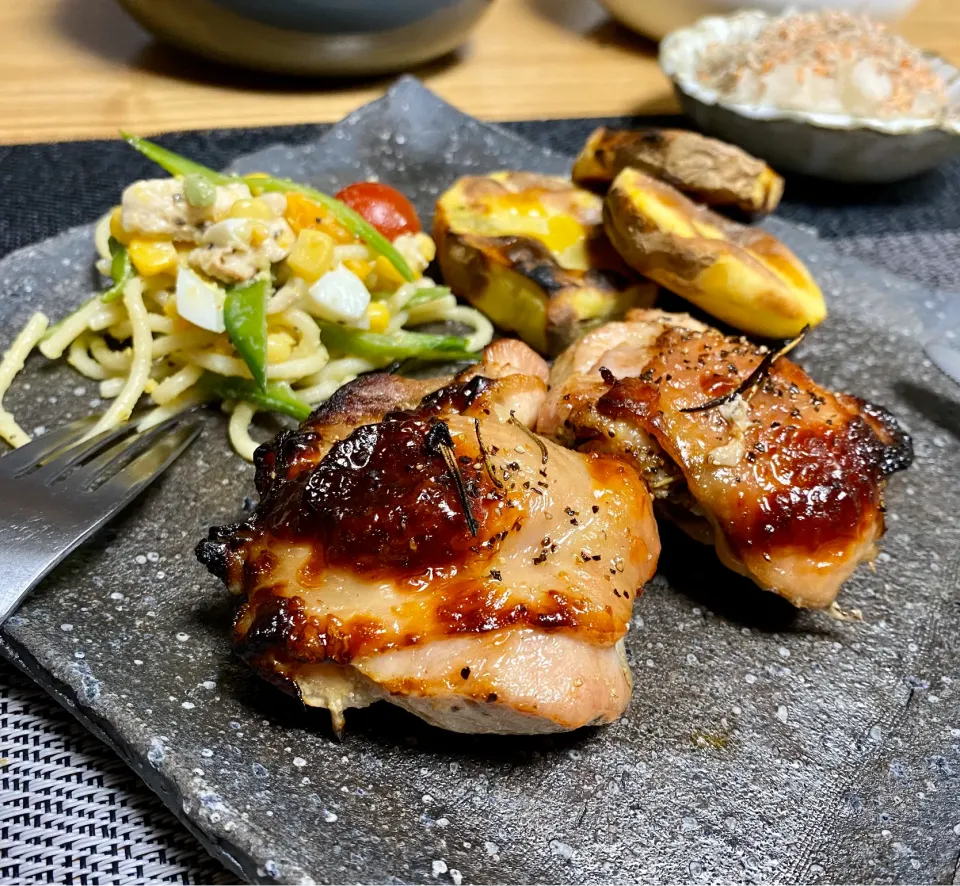 サラダチキンの素に漬け込み鶏モモのハーブグリル|sakurakoさん