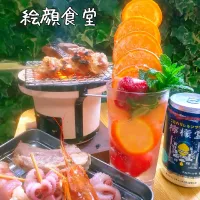 Snapdishの料理写真:絵顔食堂さんの料理 缶チューハイに冷凍フルーツたっぷり入れてお花見🌸