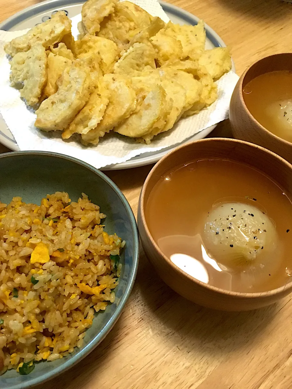 炒飯、筍の天麩羅、玉ねぎまるごとスープ(´◡`๑)|さくたえさん