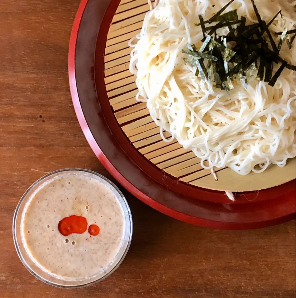 素麺の定番、ピリ辛豆乳胡麻だれ　　　　　　Somen noodles with Spicy soy milk sesame sauce|マユマユさん