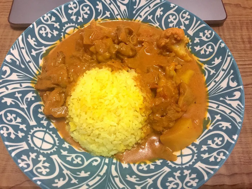 Chicken tikka masala (with potatoes and cauliflower)|Emmaさん