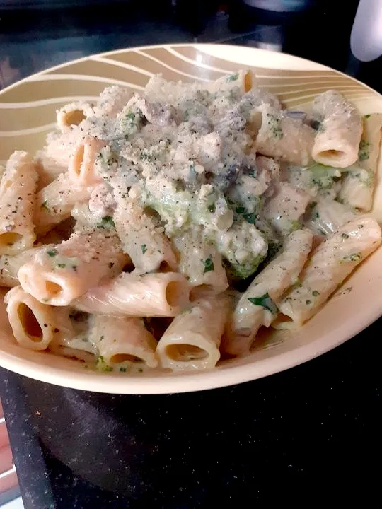 Snapdishの料理写真:vegetarian alfredo pasta|happy tummyさん