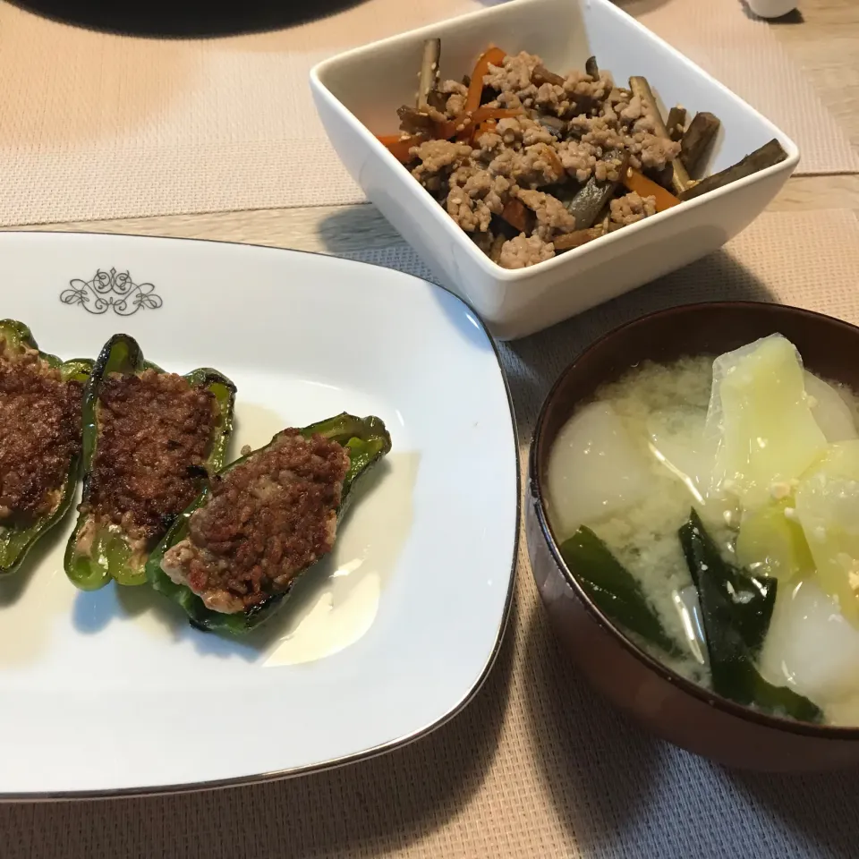 Snapdishの料理写真:ピーマン肉詰め&きんぴら|Maki chさん