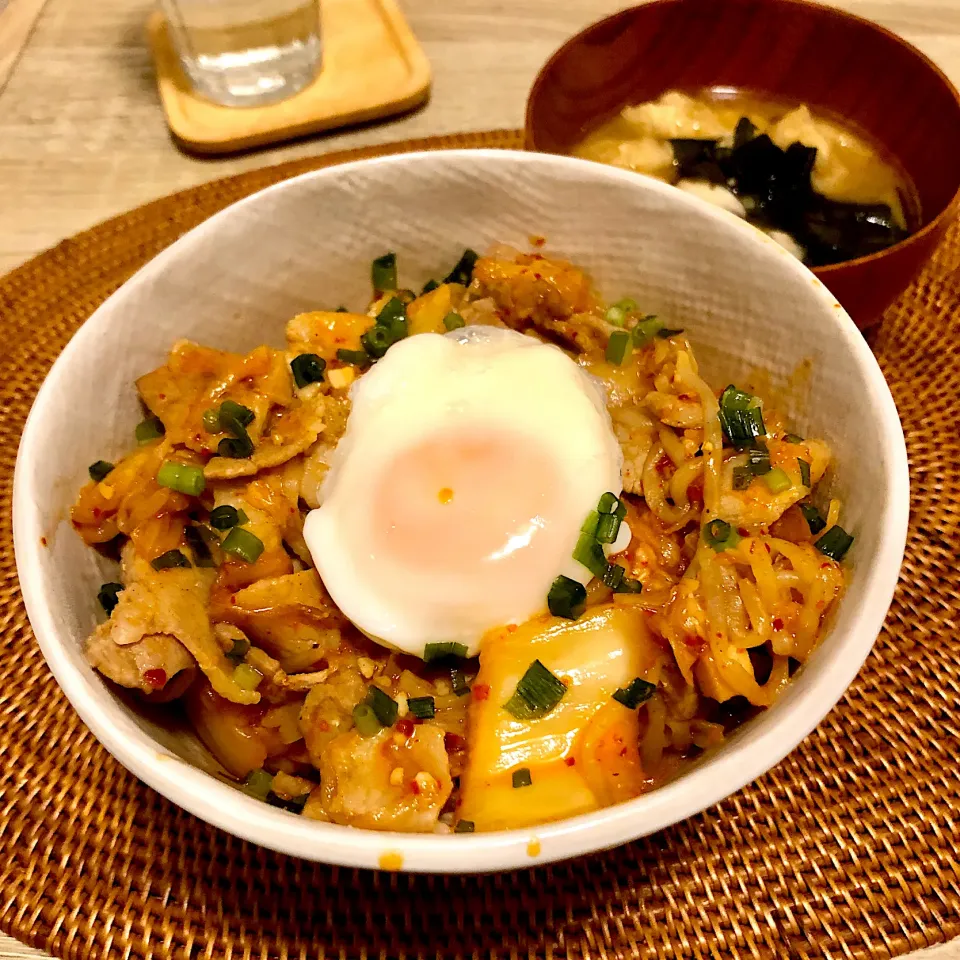 簡単豚キムチ丼の夜ごはん|ゆかｕさん