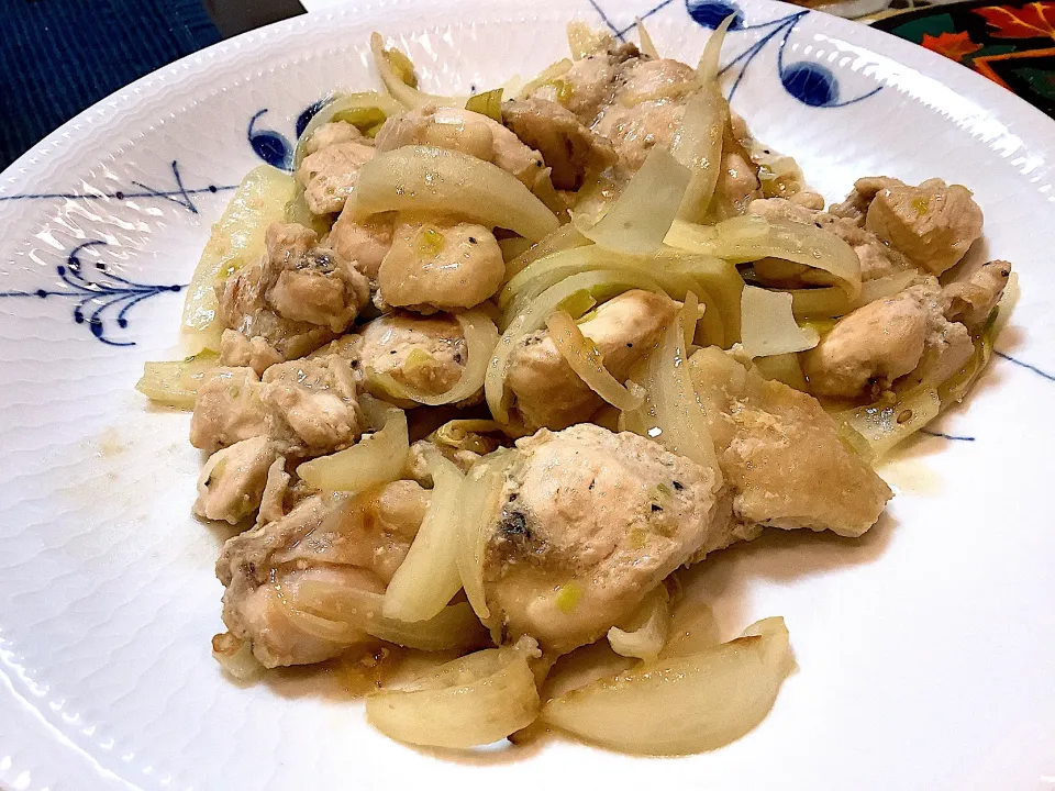 鶏の胸肉と玉ねぎ炒め😋|アライさんさん