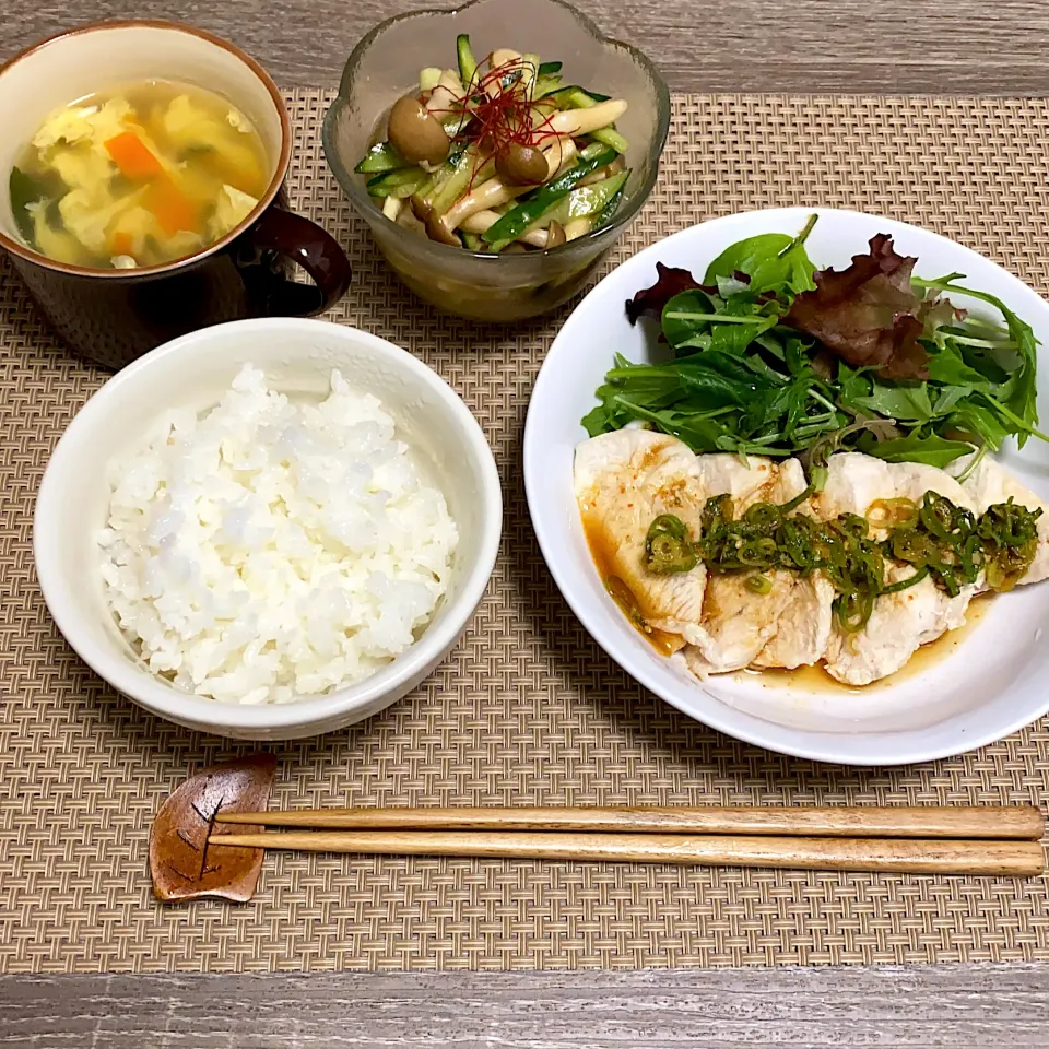 ご飯 胸肉のよだれ鶏 卵スープ きのこときゅうりの中華和え|m iさん