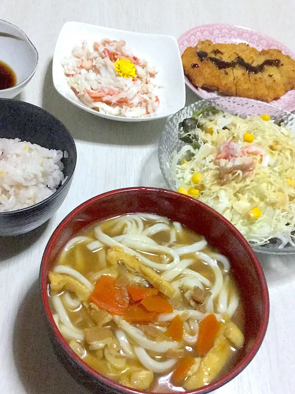 Snapdishの料理写真:カレーうどん、サラダ、カニのほぐした身、ミニカツ|Ayaさん