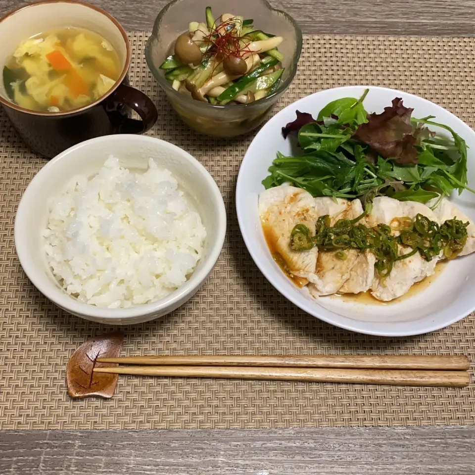 Snapdishの料理写真:鶏胸肉のよだれ鶏 キノコとキュウリの中華和え 中華卵スープ|萌伽さん