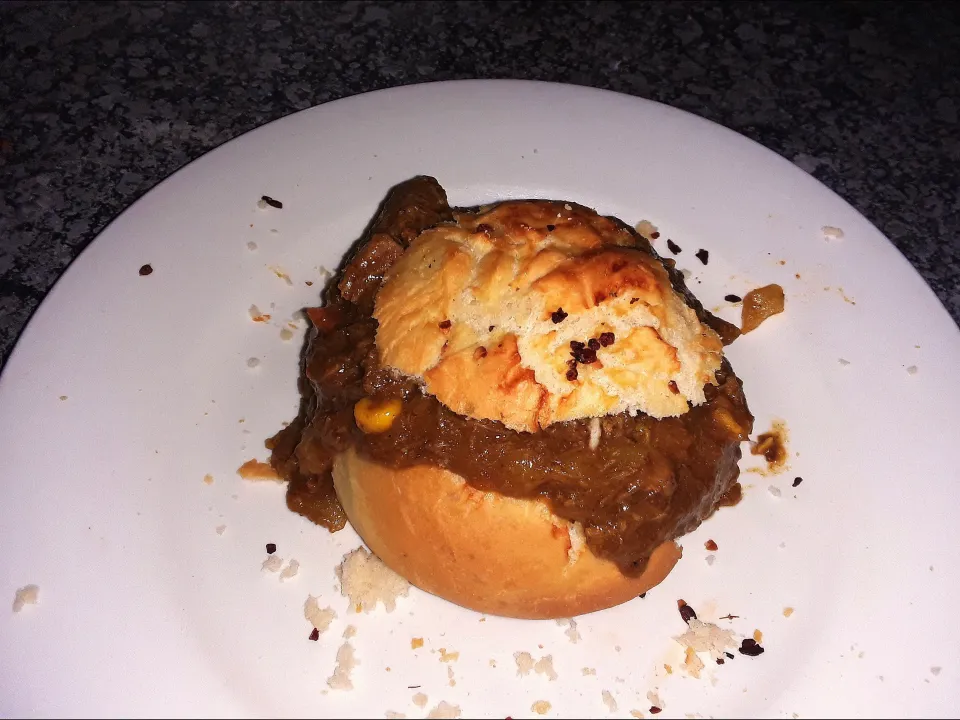 home made beef bunny chow.|Bokkieさん