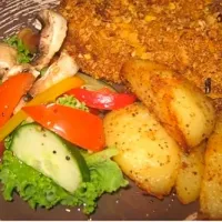 crumbed pork with potato and green salad|Bokkieさん